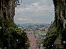 Batu Caves - Blick aus dem Höhleneingang in Richtung Kuala Lumpur. Man steht quasi im Stadtzentrum. Zumindest fast.