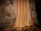 Dark Cave - Größte Versinterung im Loch. Eventuell sogar 20 Meter hoch. Wirkt lebend. Tatsächlich fließt reichlich Wasser über ihre Oberfläche.
