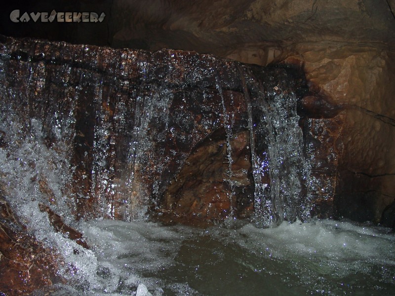 Falkensteiner Höhle: 40cm Wasserfall.