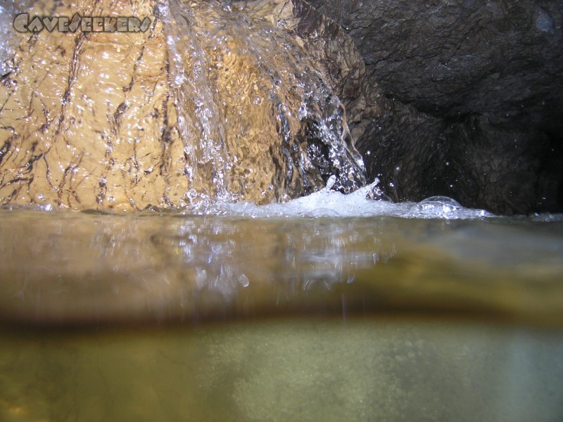 Kühlloch: Wasserfällchen ca. 25 cm hoch.
