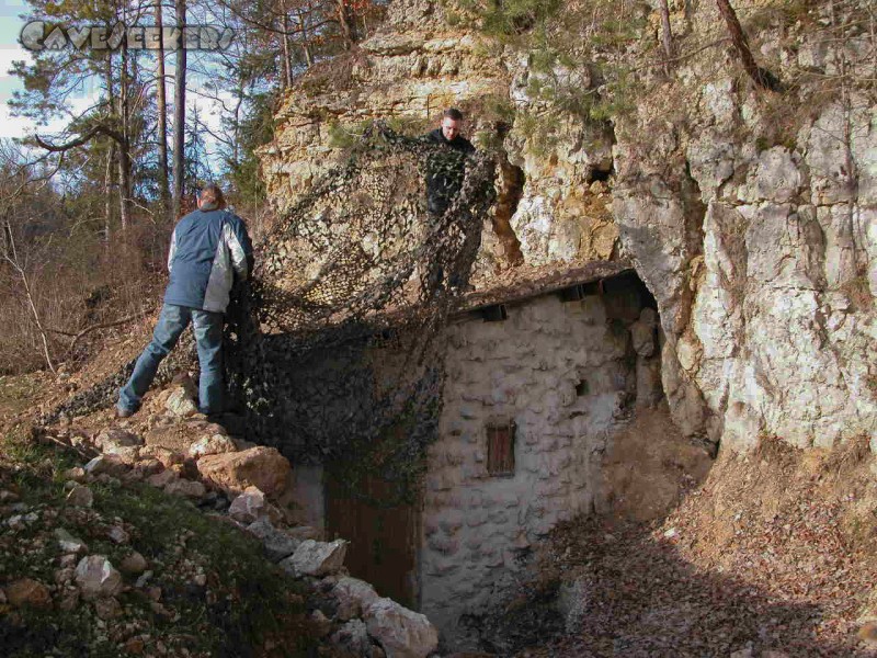 Rostnagelhöhle: Professionelles Tarnmaterial.