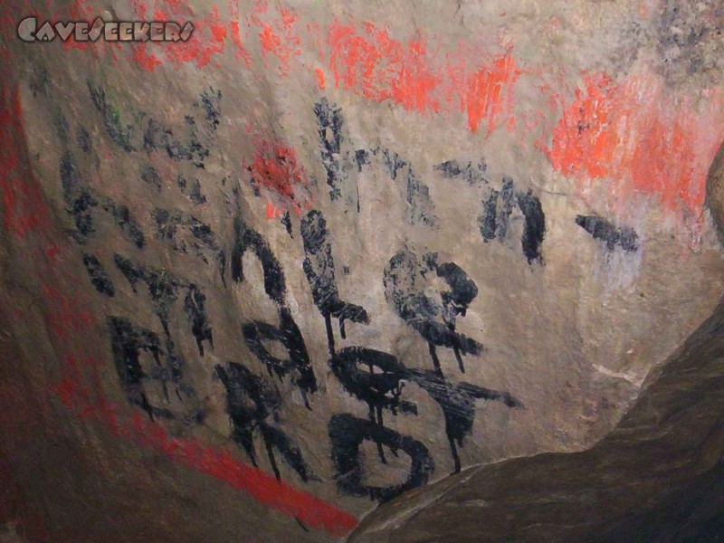 Angerlloch: Wohnhöhle BRD, die zugehörige Mao Bibel wurde nicht gefunden.