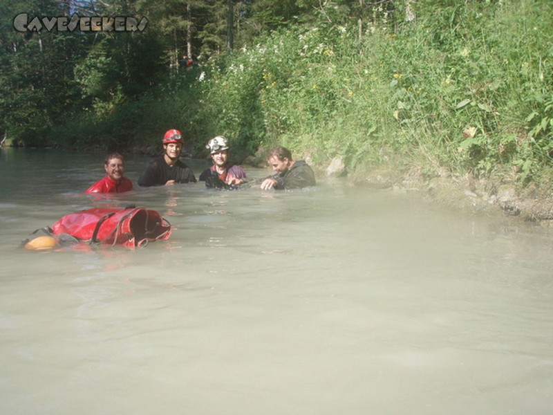 Angerlloch: Beim Baden ...