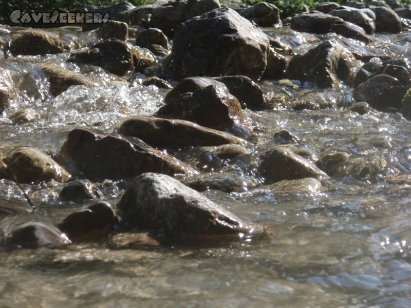 Angerlloch: Das Flussbett und ...