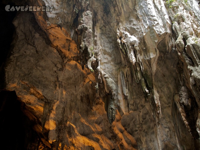 Batu Caves: Großer Altsinter im überganagsbereich zwischen 