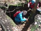 Bauernhöhle Lockenricht - Der Einstieg bei absoluter Dunkelheit - wie so oft zickt das Karbidgeleucht.