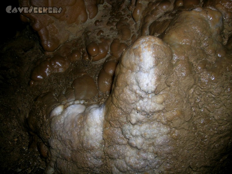 Bauschutthöhle: Anständig versintert.