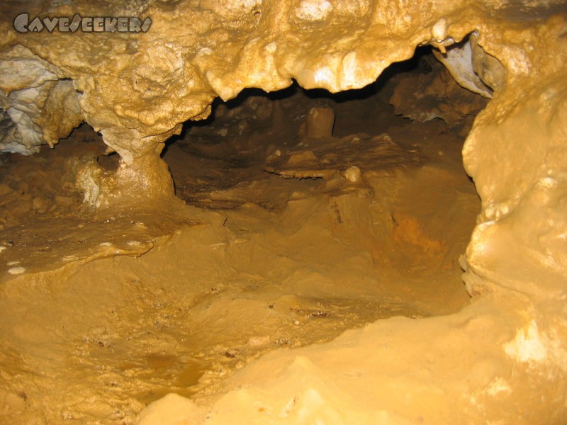 Bismarckgrotte: Und es gibt sie doch: Versinterungen in der Bismarckgrotte.