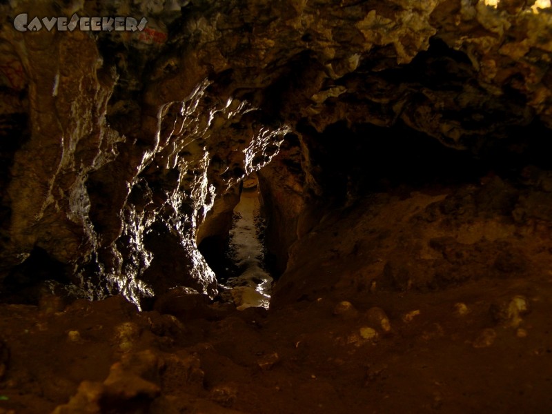 Bismarckgrotte: Auf dem Trampelpfad unter Tage.