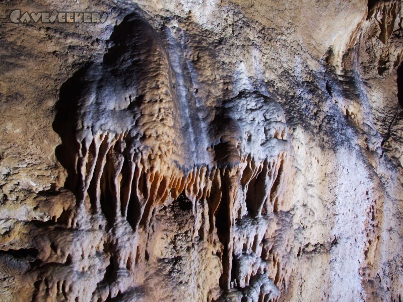 Burghöhle Wolfsegg: Und noch krasseres Farbspiel