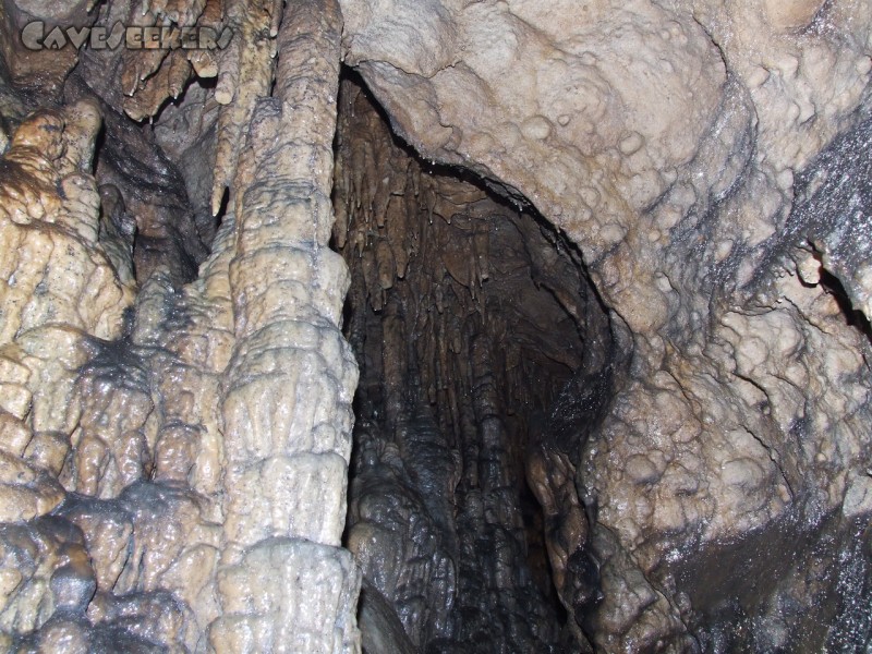 Burghöhle Wolfsegg: Es gibt auch Sinter