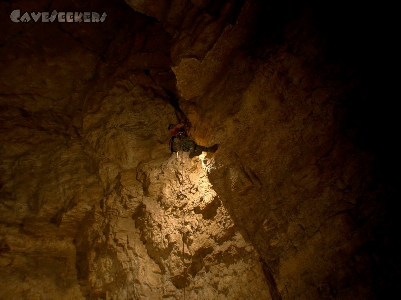 Buso della Pisatela: Zwischendurch hängt mal ein Seil von der Decke.