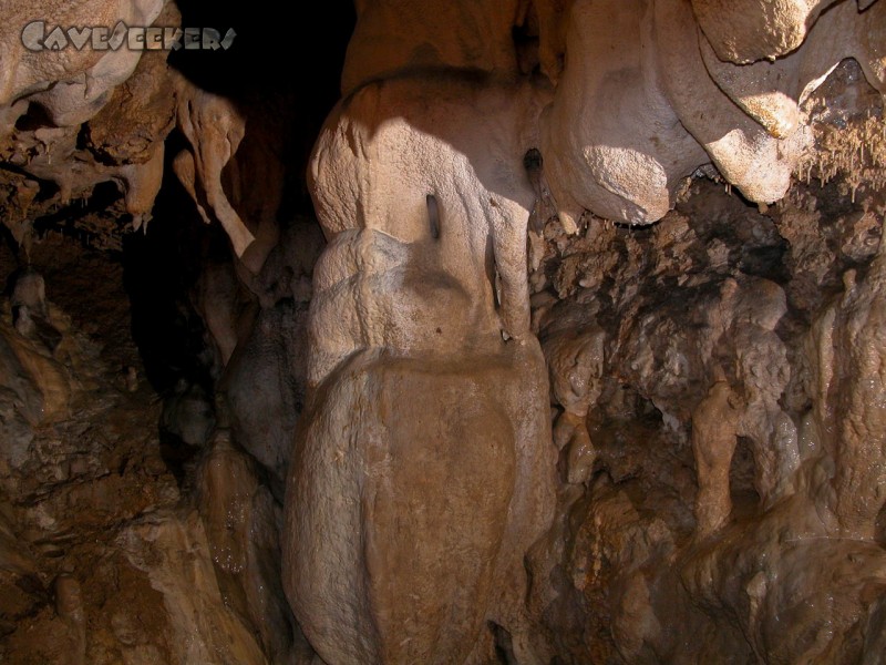 Cavern du Rot: Die eine oder andere Alt-Versinterung.