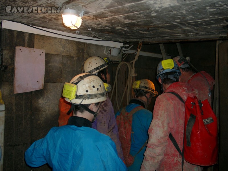 Donauhöhle: Abstieg aus dem Keller in die Doline.