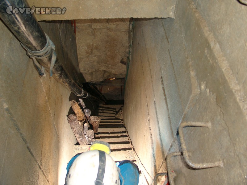 Donauhöhle: Kurzer Quergang zur grauen Halle.