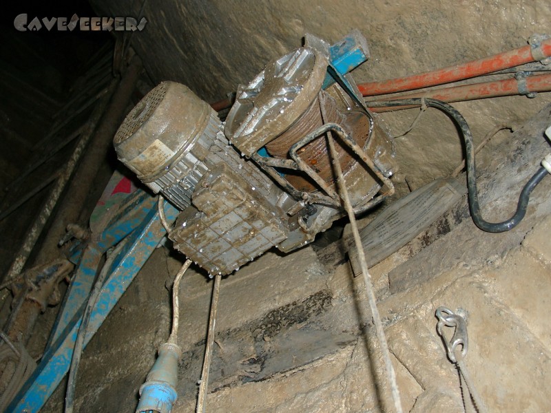 Donauhöhle: Eine der vielen Seilwinden.