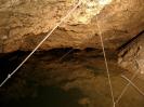 Donauhöhle - Donauwasser mit Messzügen in die Tiefe.