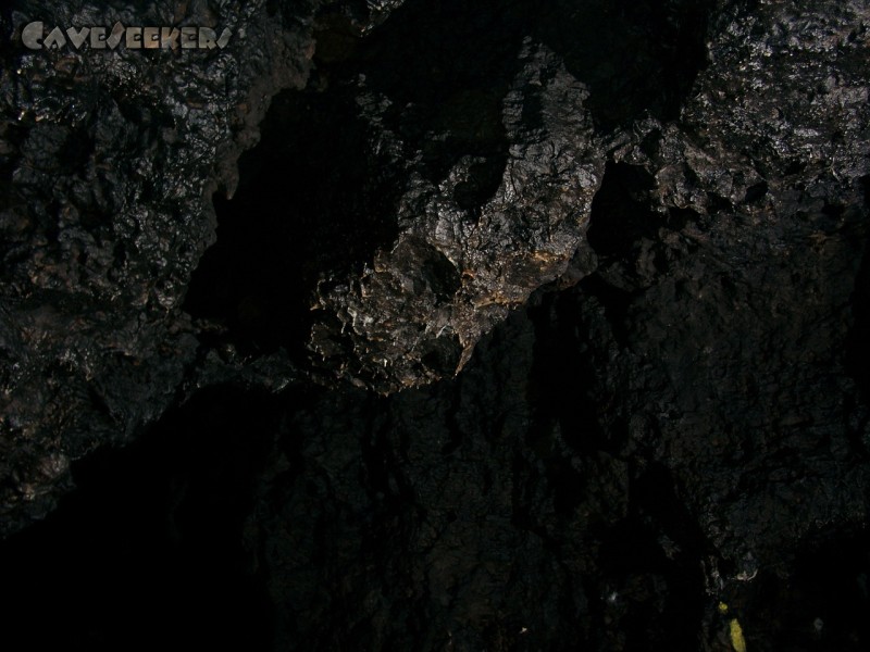 Dürrloch: Schwarz: Die Decke der ersten Halle.