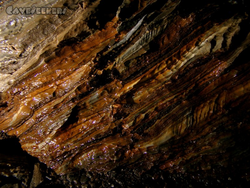 Dummdalen: G3: Der fachkundige Geologe erkennt hier den hohen Eisenanteil im Gestein.