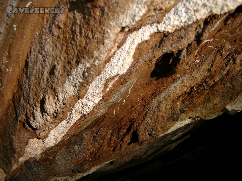 Dummdalen: G3: Farbenfrohes Höhlengestein.