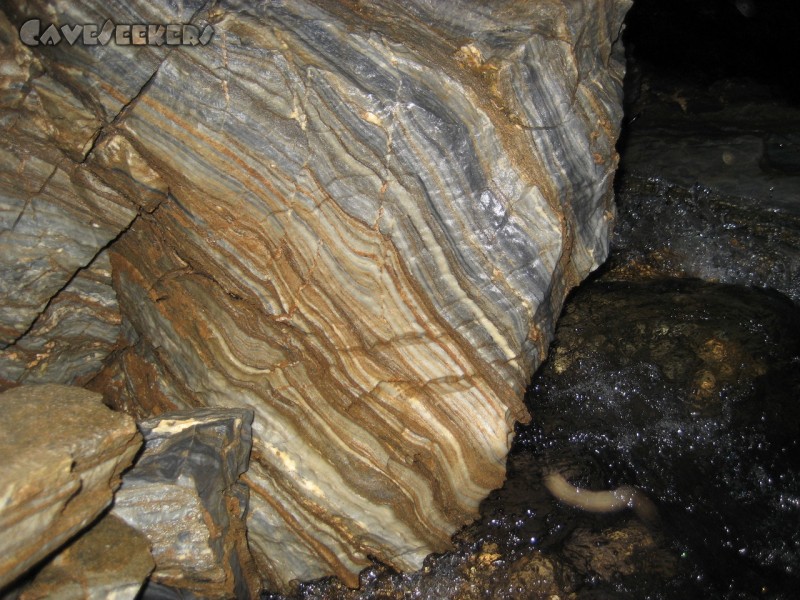 Dummdalen: G4: Farbenfrohes Schichtgestein - eine Augenweide für jeden Hobby-Geologen.