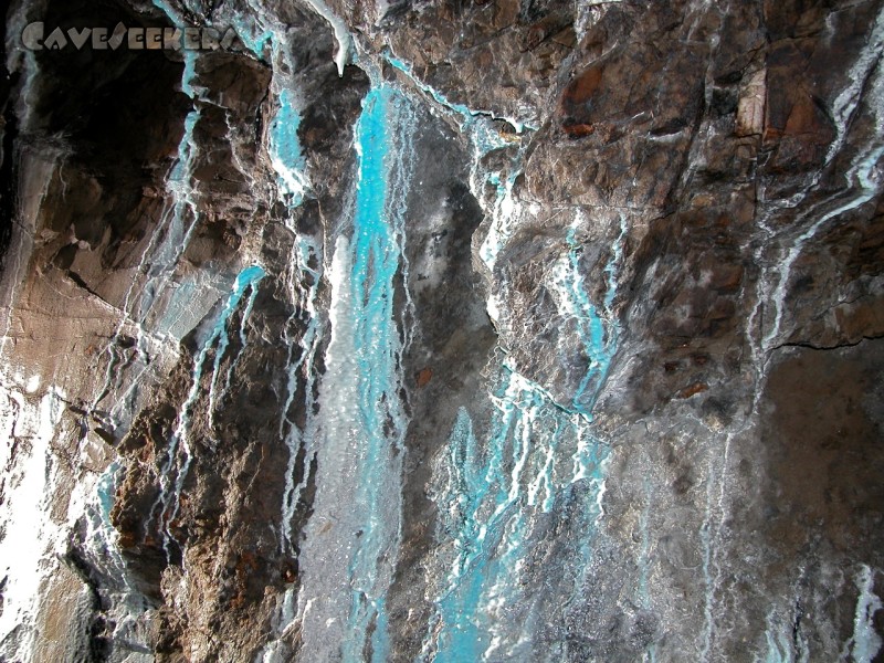 Erzgrube G.: Kupfervitriol an Kalk