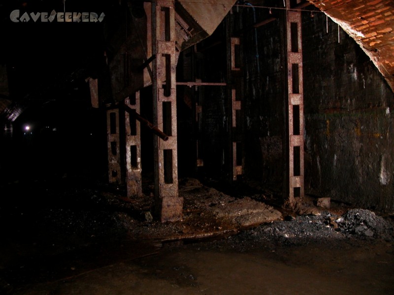 Erzgrube G.: Bunkerschnauzen auf der 150m Sohle