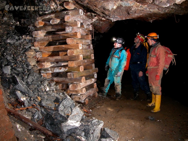 Erzgrube G.: Kastenpfeiler aus neuem Holz