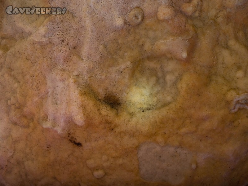 Euerwanger Höhle: Farbiger Deckenschmuck