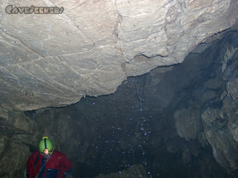 Falkensteiner Höhle: Nach dem ersten Siphon weiss man mehr. Wieder erwarten funktioniert auch noch der Fotoapperat.