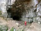 Falkensteiner Höhle - Das Portal. Für Franken: Der Einsteigsschluf. Man beachte die gänzlich fehlenden Höhlenverschlußeinrichtungen.