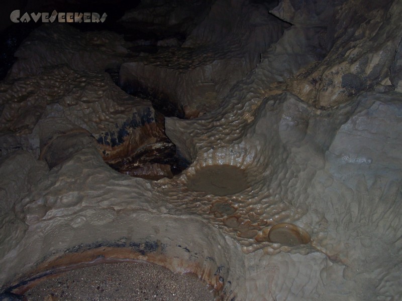 Falkensteiner Höhle: Fließfacetten.