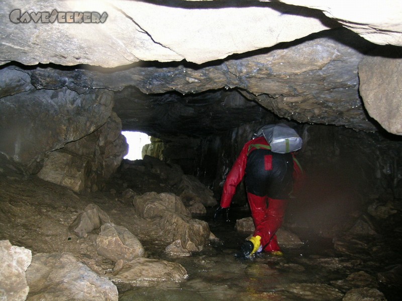 Falkensteiner Höhle: Ausgang in Sichtweite.