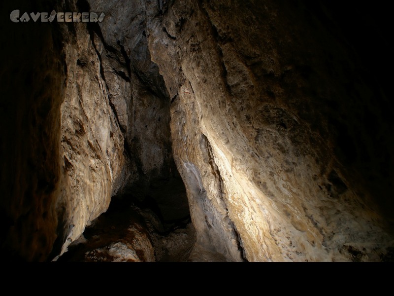 Fankerlloch: Die enge Felsspalte von der anderen Seite