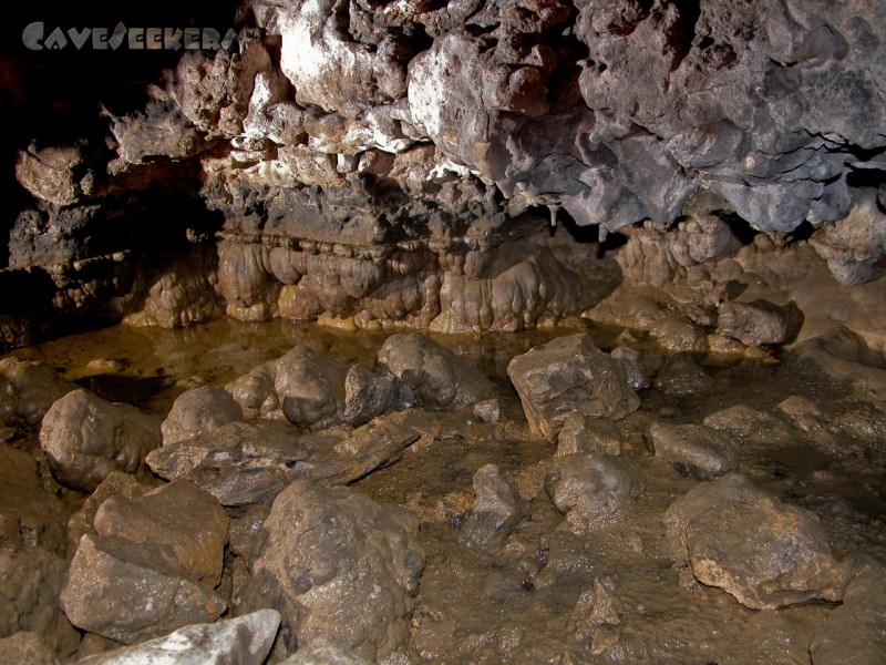 Fischerhöhle: teilweise mit wenig Wasser