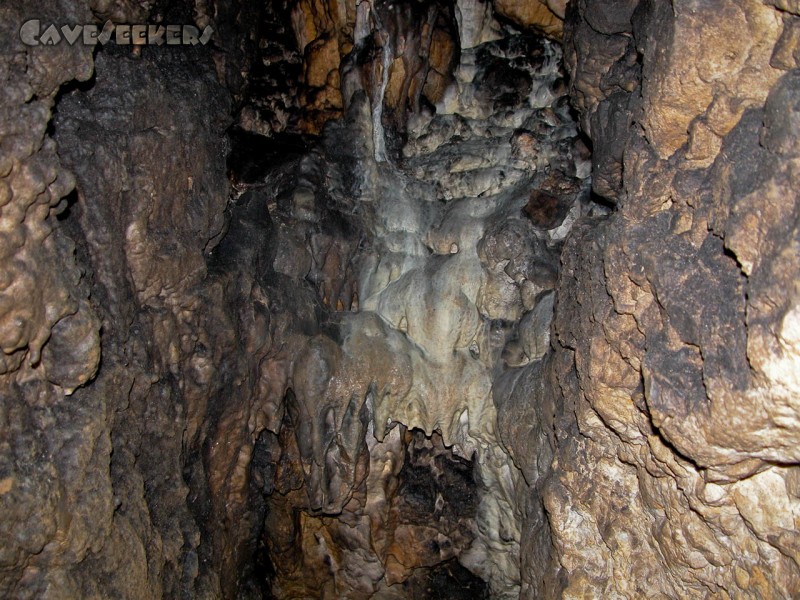 Fischerhöhle: erhebliche Mengen an Altsinter