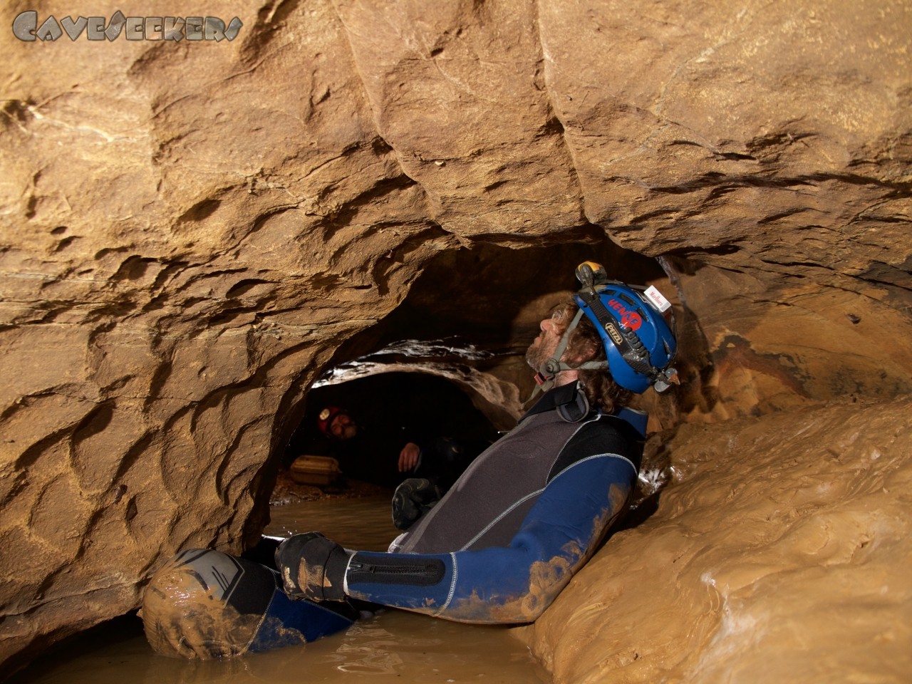 Flüchtlingshöhle - Die Pracht der Höhle lädt zum Verweilen ein. Die unteren Körperregionen werden ausreichend gekühlt.