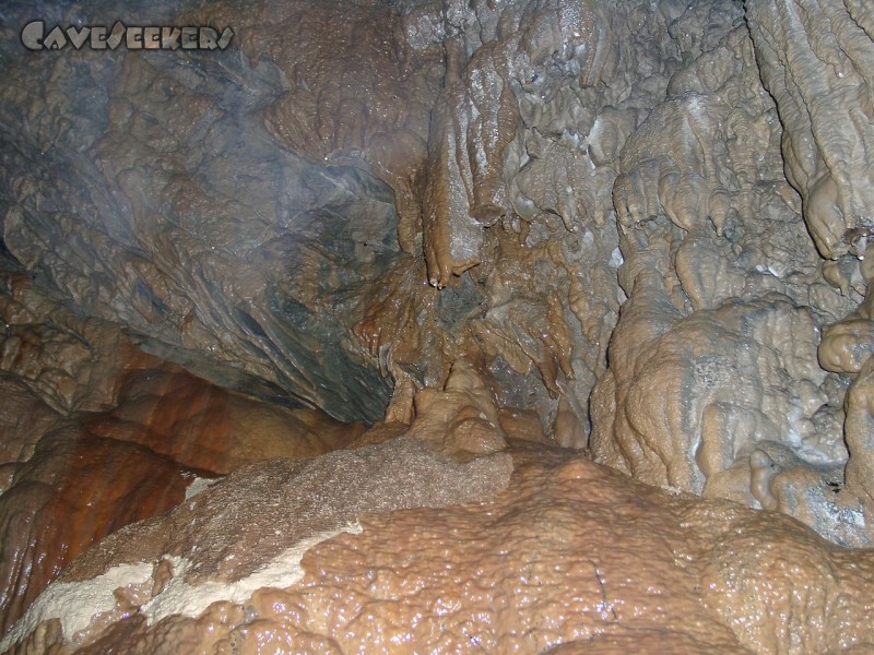 Frickenhöhle: Roter Sinter.