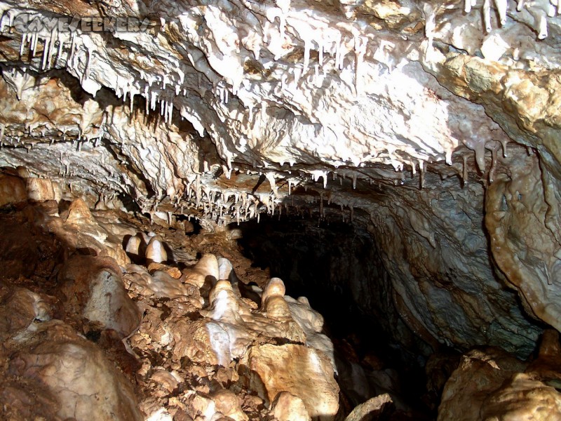 Geißberghöhle: Brutal versintert.