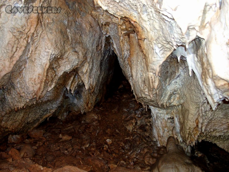 Geißberghöhle: VÃ¶lllig versintert.