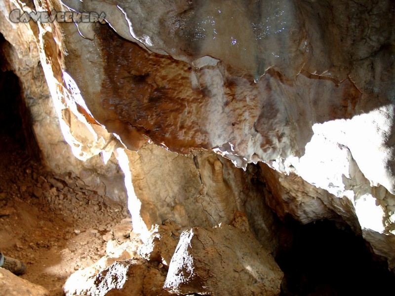 Geißberghöhle: Geheimnissvoll versintert.