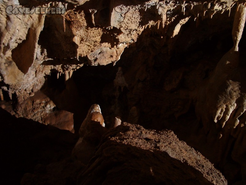 Geißberghöhle: Beschattete Versinterung.