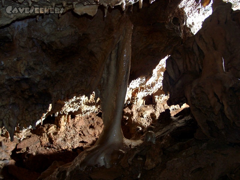 Geißberghöhle: Ausserirdisch versintert.