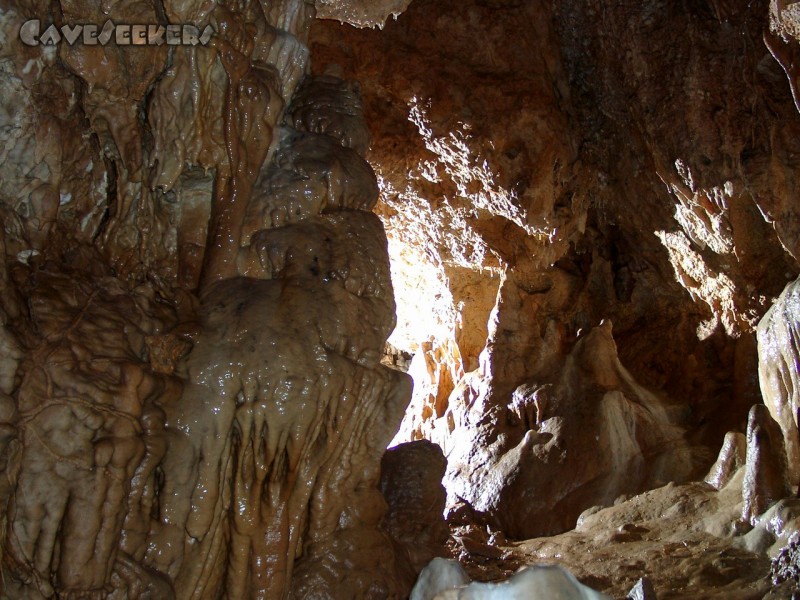 Geißberghöhle: Korrekt versintert.
