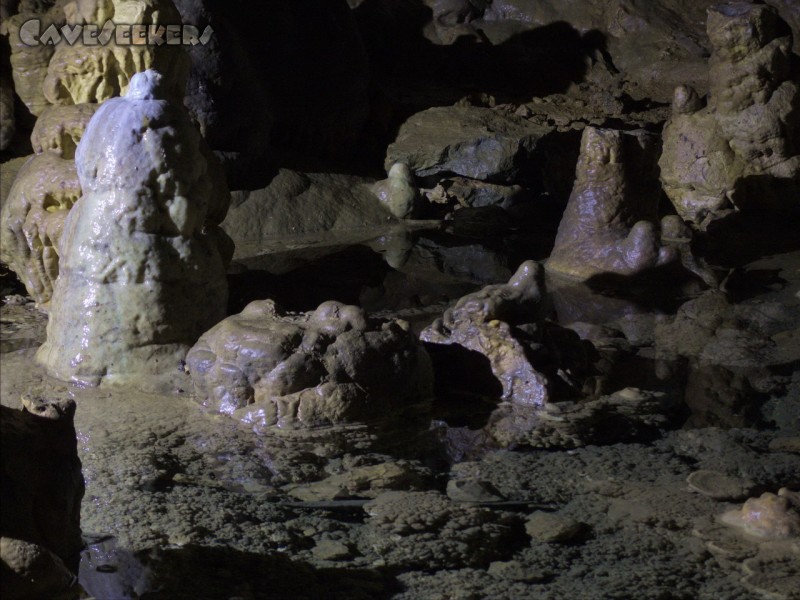 Geißberghöhle: ... zum See.