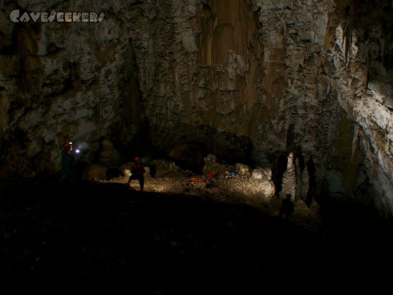 Gouffre De La Baume Des Cretes: Blick von oben in die Halle.