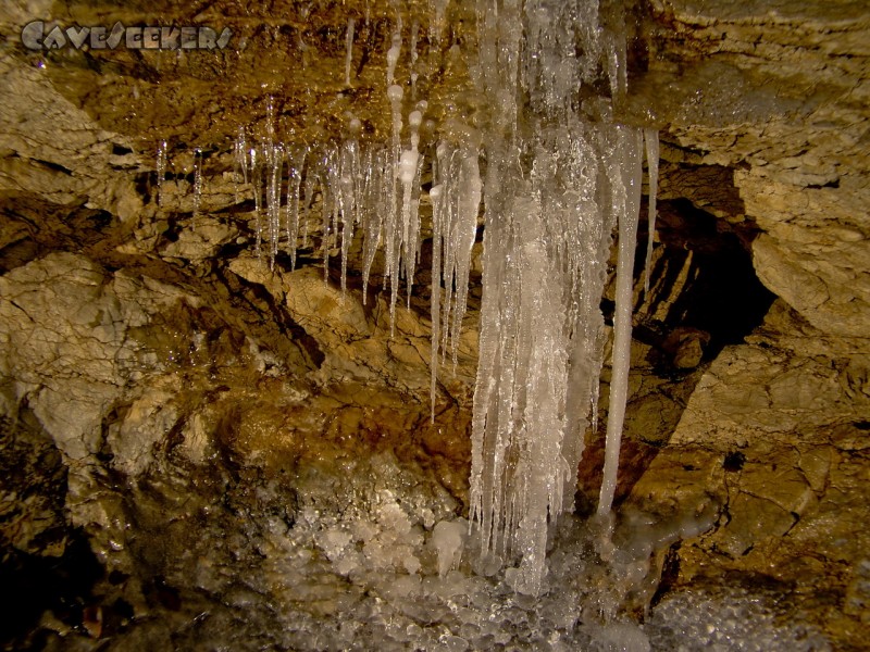 Gouffre du Bief Bousset: Schöne Eiszapfen in der Eingangsdoline.