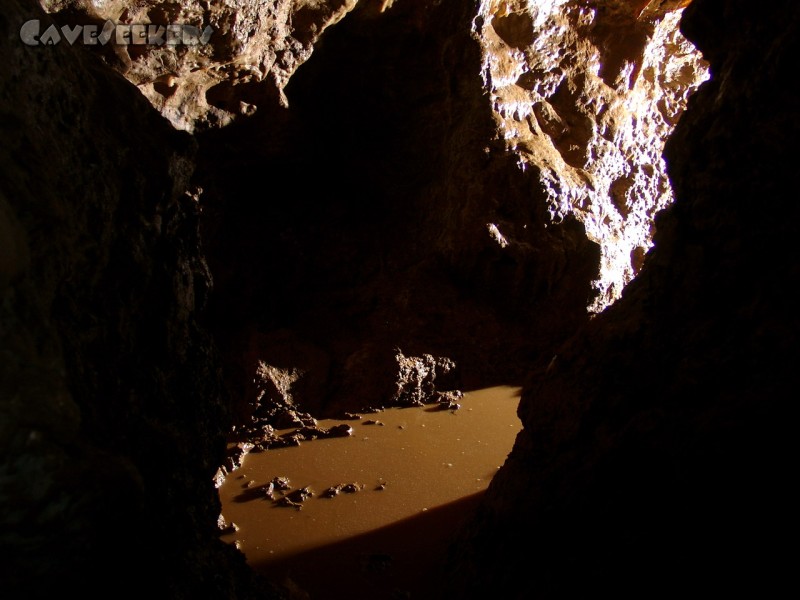Große Heroldsreuther Höhle: Noch mehr Wasser.
