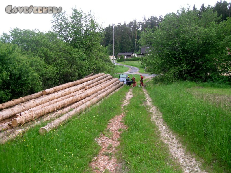 Große Heroldsreuther Höhle: Zunächst muss geklärt werden, wer in welche Richtung uriniert.