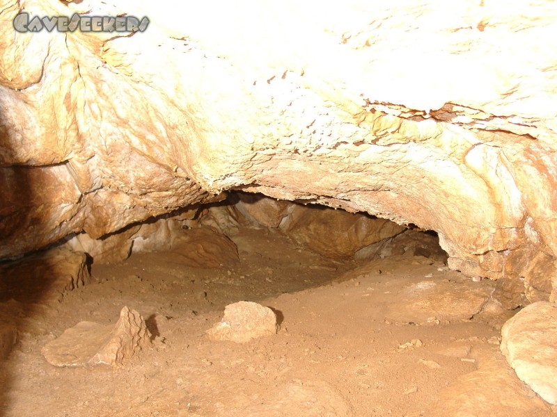 Große Spielberghöhle: Löchlein wohin das Auge auch schweifen will.